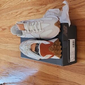 Brand New New Balance 327 Sz W7/M5.5